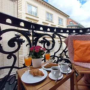 https://super-chic-suite-with-a-private-balcony.inbudapesthotels.com